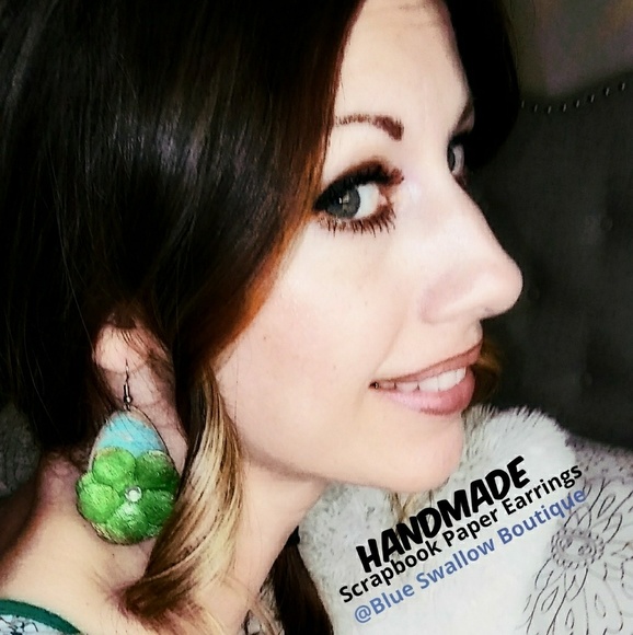 Earrings - Picture 1 of 1